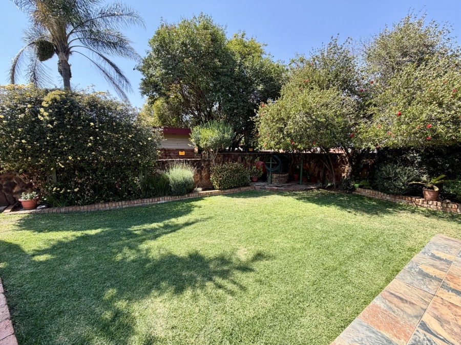4 Bedroom Property for Sale in Garsfontein Gauteng