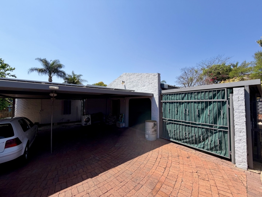 4 Bedroom Property for Sale in Garsfontein Gauteng