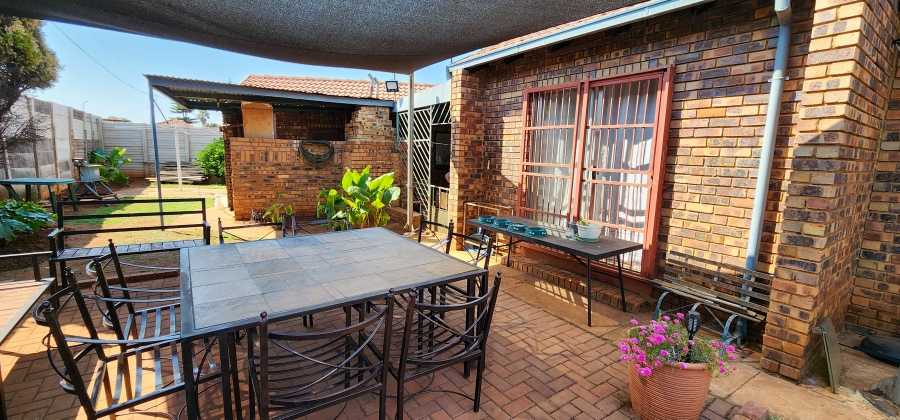 3 Bedroom Property for Sale in Philip Nel Park Gauteng