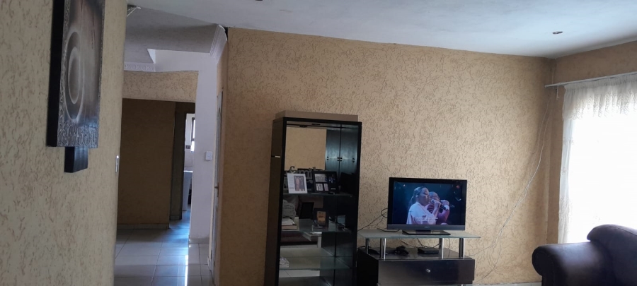 4 Bedroom Property for Sale in Golden Gardens Gauteng