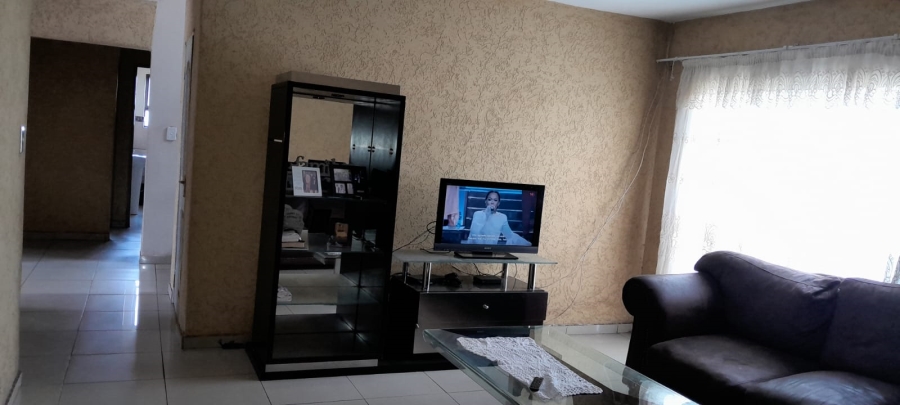 4 Bedroom Property for Sale in Golden Gardens Gauteng