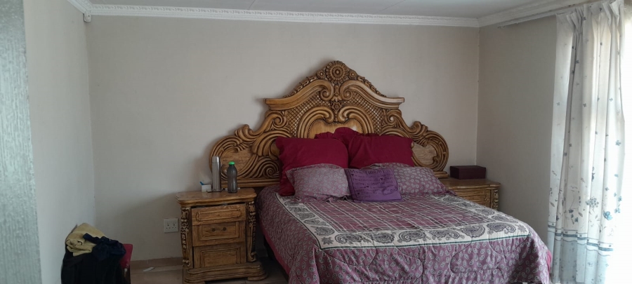 4 Bedroom Property for Sale in Golden Gardens Gauteng