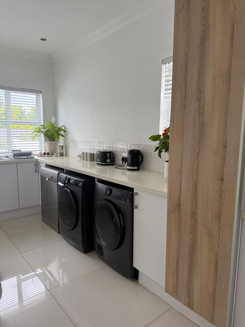To Let 4 Bedroom Property for Rent in Bryanston East Gauteng