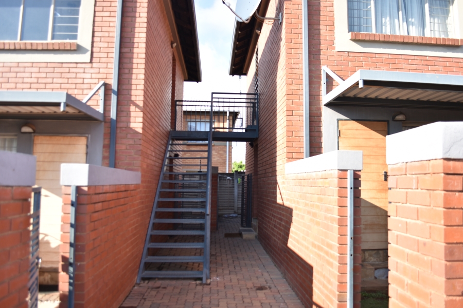 2 Bedroom Property for Sale in Andeon Gauteng