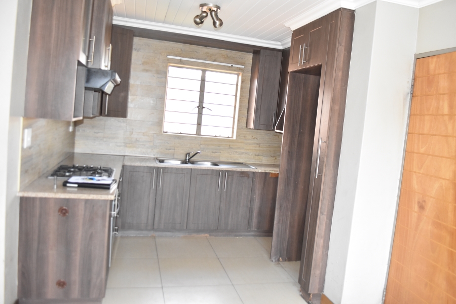 2 Bedroom Property for Sale in Andeon Gauteng