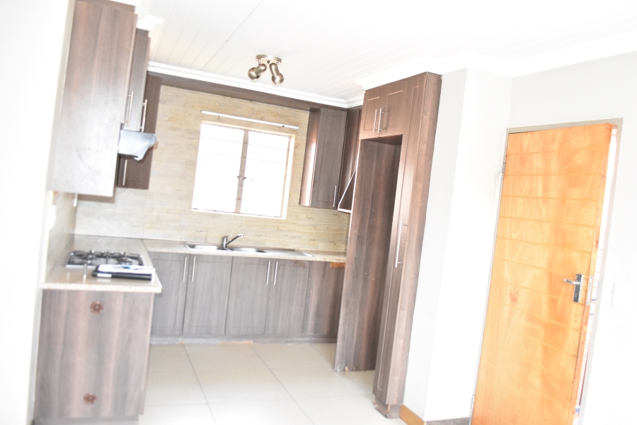 2 Bedroom Property for Sale in Andeon Gauteng