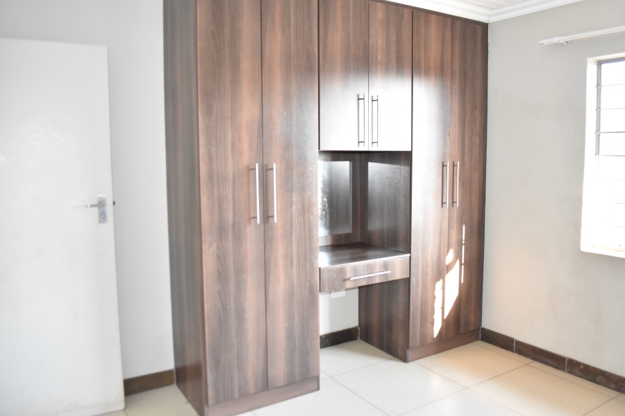 2 Bedroom Property for Sale in Andeon Gauteng
