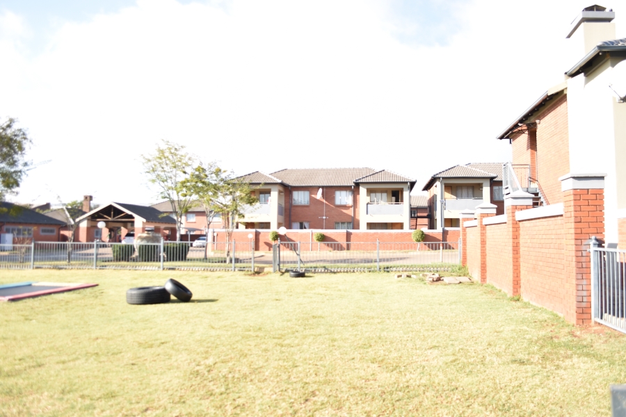2 Bedroom Property for Sale in Andeon Gauteng