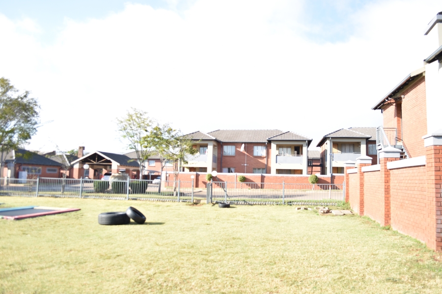2 Bedroom Property for Sale in Andeon Gauteng