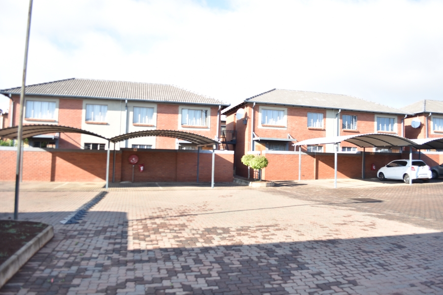 2 Bedroom Property for Sale in Andeon Gauteng
