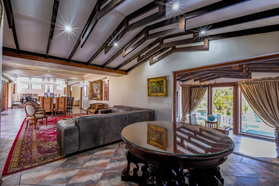9 Bedroom Property for Sale in Waterkloof Ridge Gauteng