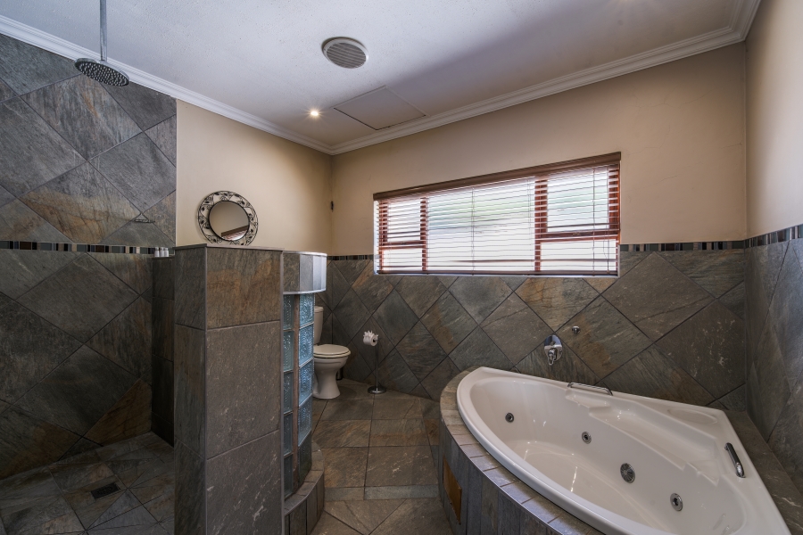 9 Bedroom Property for Sale in Waterkloof Ridge Gauteng