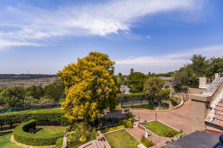 9 Bedroom Property for Sale in Waterkloof Ridge Gauteng
