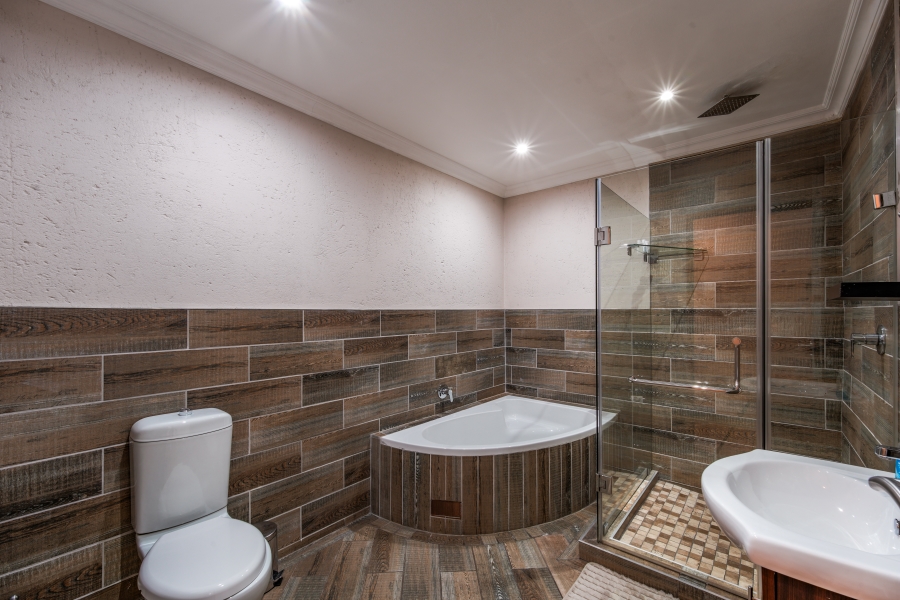 9 Bedroom Property for Sale in Waterkloof Ridge Gauteng