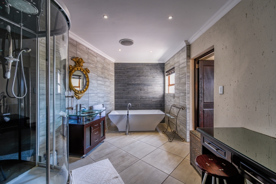 9 Bedroom Property for Sale in Waterkloof Ridge Gauteng