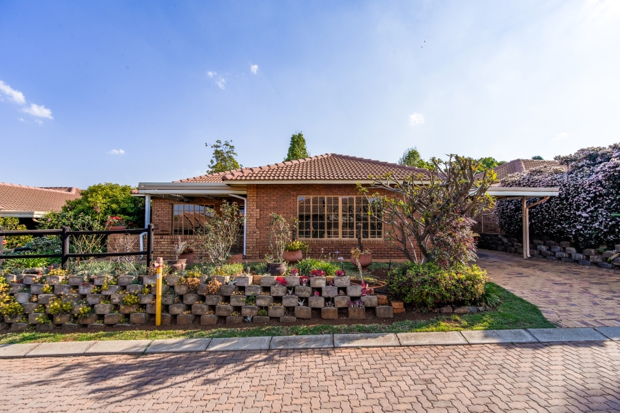 2 Bedroom Property for Sale in Faerie Glen Gauteng
