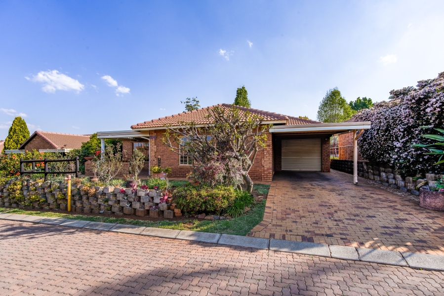 2 Bedroom Property for Sale in Faerie Glen Gauteng
