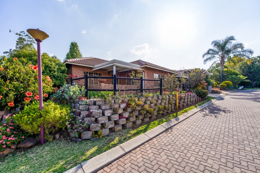 2 Bedroom Property for Sale in Faerie Glen Gauteng