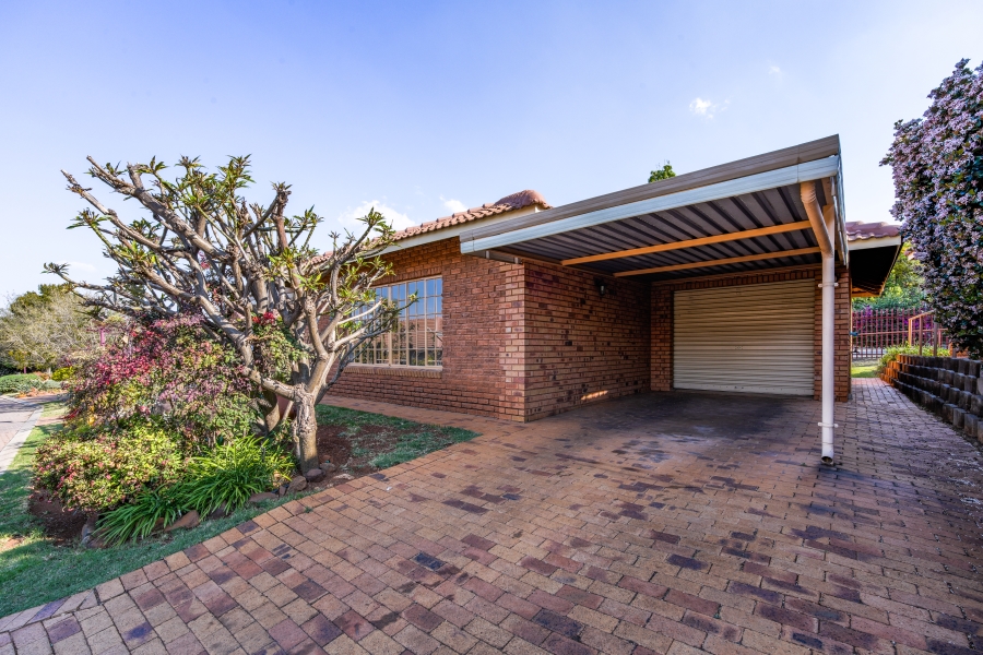 2 Bedroom Property for Sale in Faerie Glen Gauteng