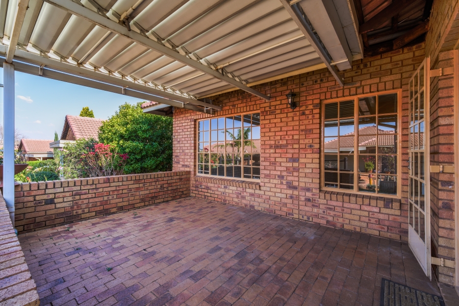 2 Bedroom Property for Sale in Faerie Glen Gauteng