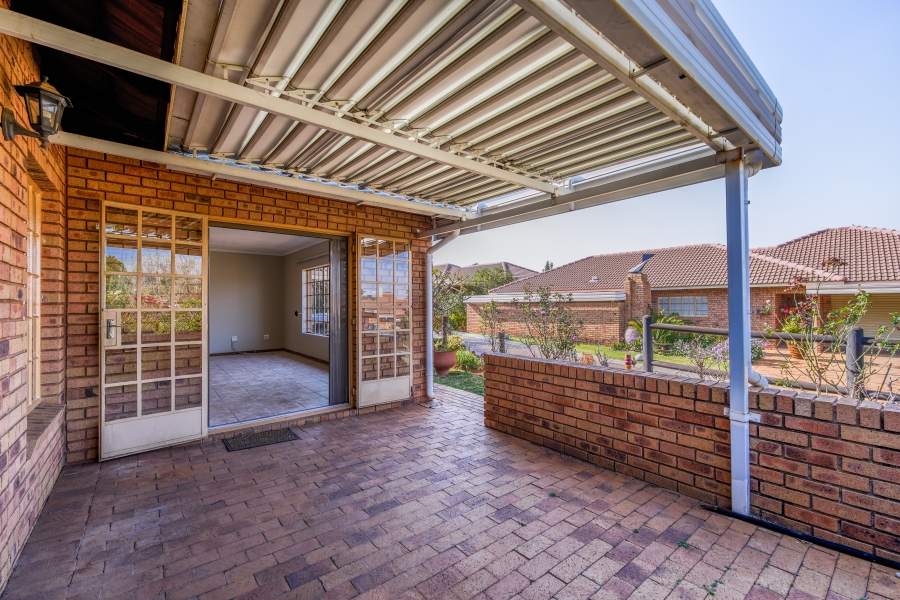 2 Bedroom Property for Sale in Faerie Glen Gauteng