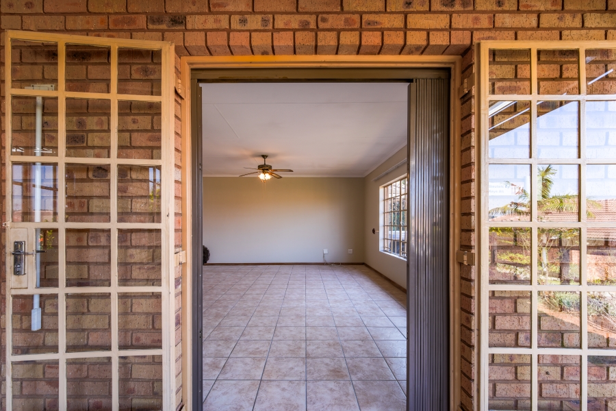 2 Bedroom Property for Sale in Faerie Glen Gauteng