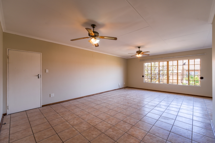 2 Bedroom Property for Sale in Faerie Glen Gauteng