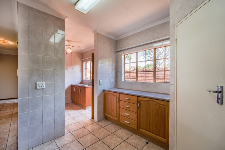 2 Bedroom Property for Sale in Faerie Glen Gauteng