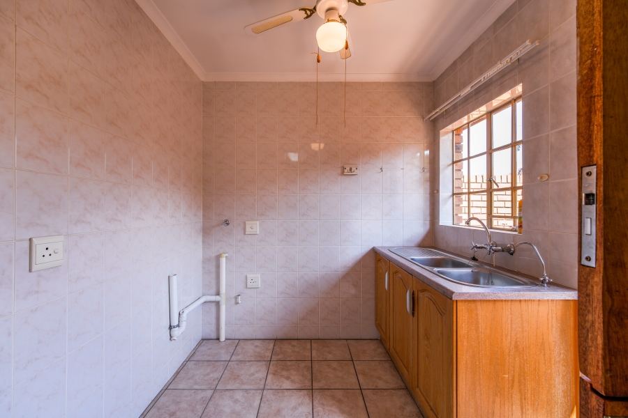 2 Bedroom Property for Sale in Faerie Glen Gauteng