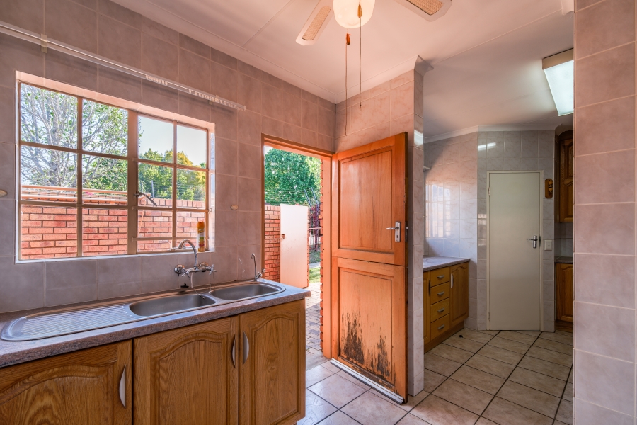 2 Bedroom Property for Sale in Faerie Glen Gauteng