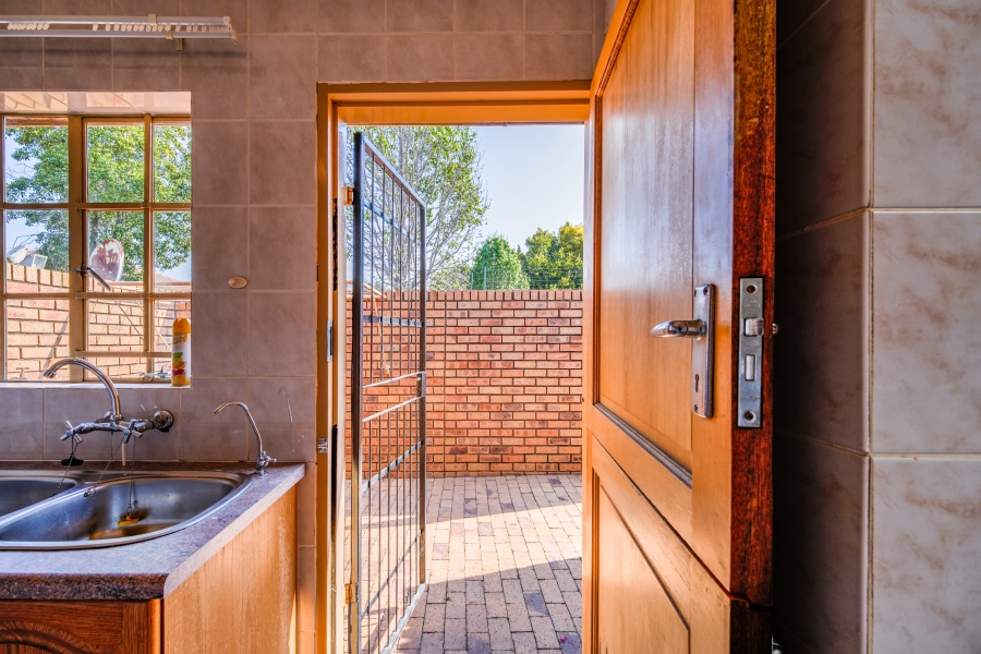 2 Bedroom Property for Sale in Faerie Glen Gauteng