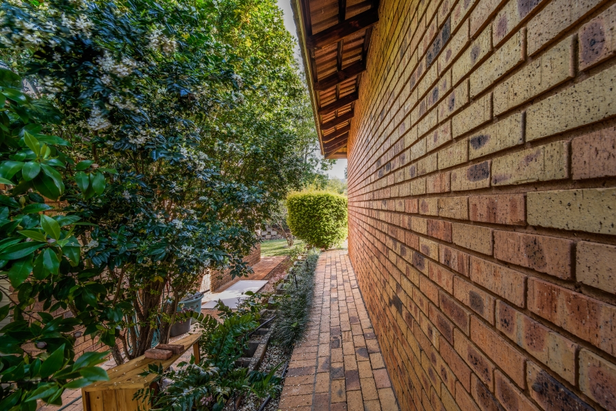 2 Bedroom Property for Sale in Faerie Glen Gauteng