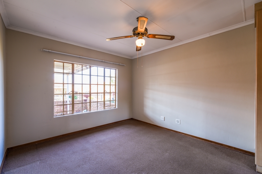 2 Bedroom Property for Sale in Faerie Glen Gauteng