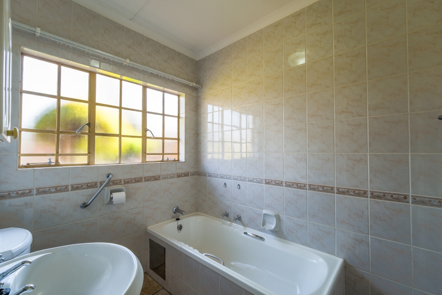 2 Bedroom Property for Sale in Faerie Glen Gauteng