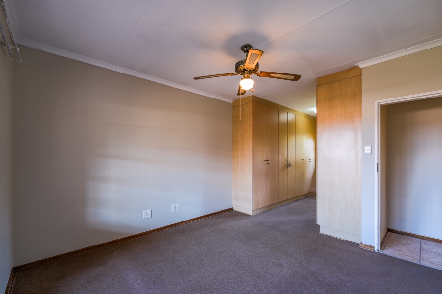 2 Bedroom Property for Sale in Faerie Glen Gauteng