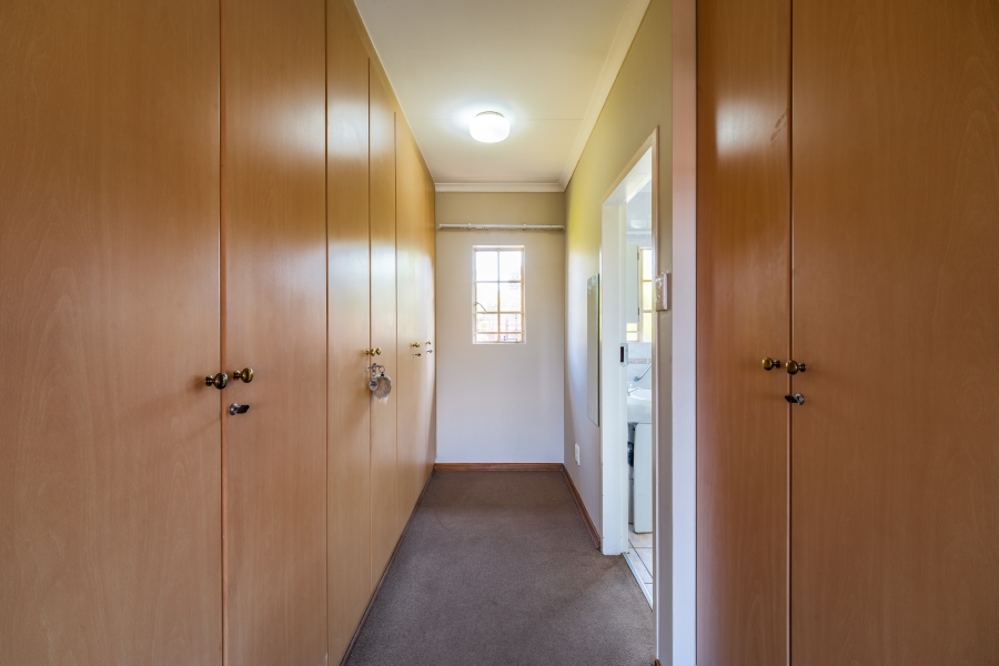 2 Bedroom Property for Sale in Faerie Glen Gauteng