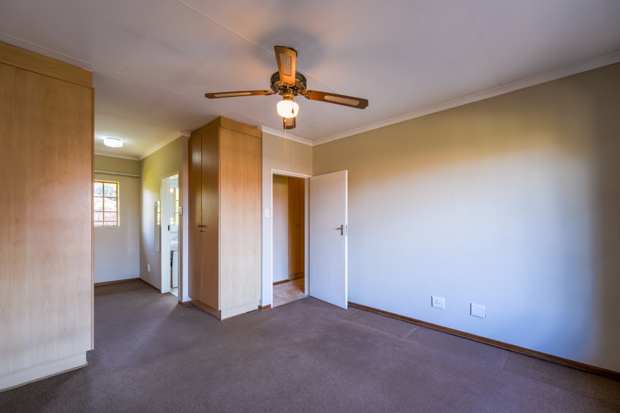 2 Bedroom Property for Sale in Faerie Glen Gauteng