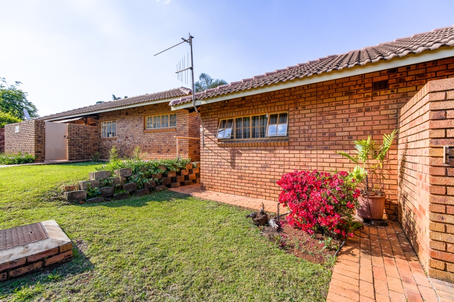 2 Bedroom Property for Sale in Faerie Glen Gauteng