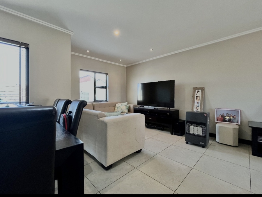 2 Bedroom Property for Sale in Willaway Gauteng