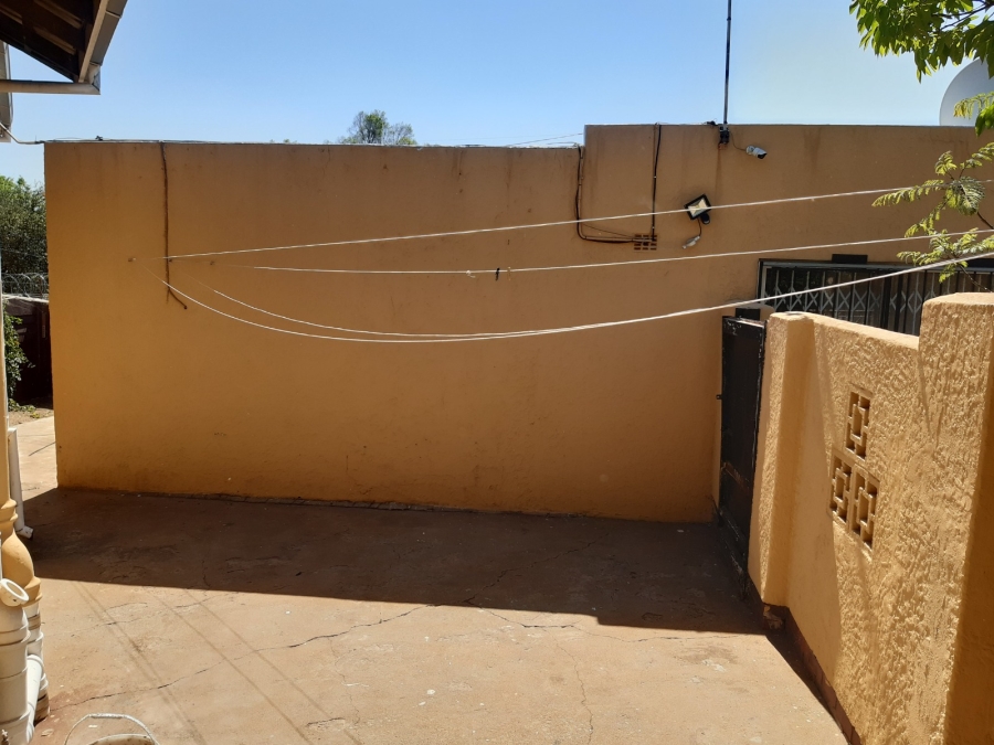 To Let 3 Bedroom Property for Rent in Edendale Gauteng