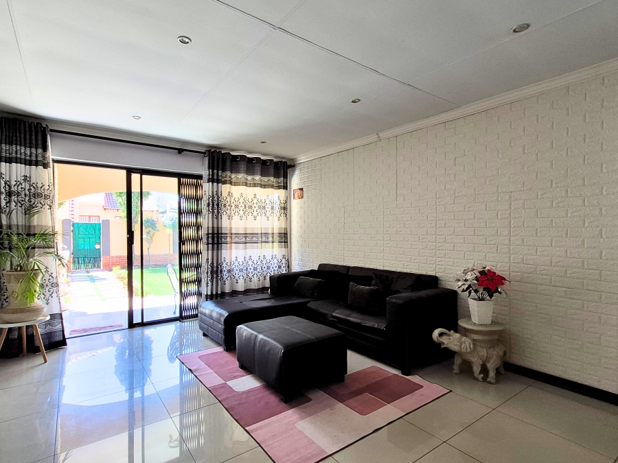 3 Bedroom Property for Sale in Halfway Gardens Gauteng