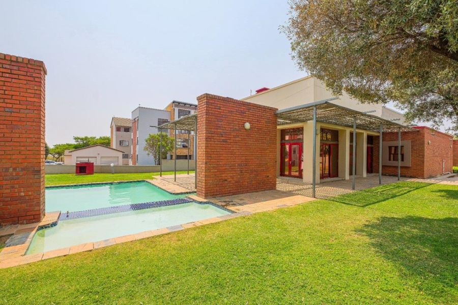 To Let 2 Bedroom Property for Rent in Midridge Park Gauteng