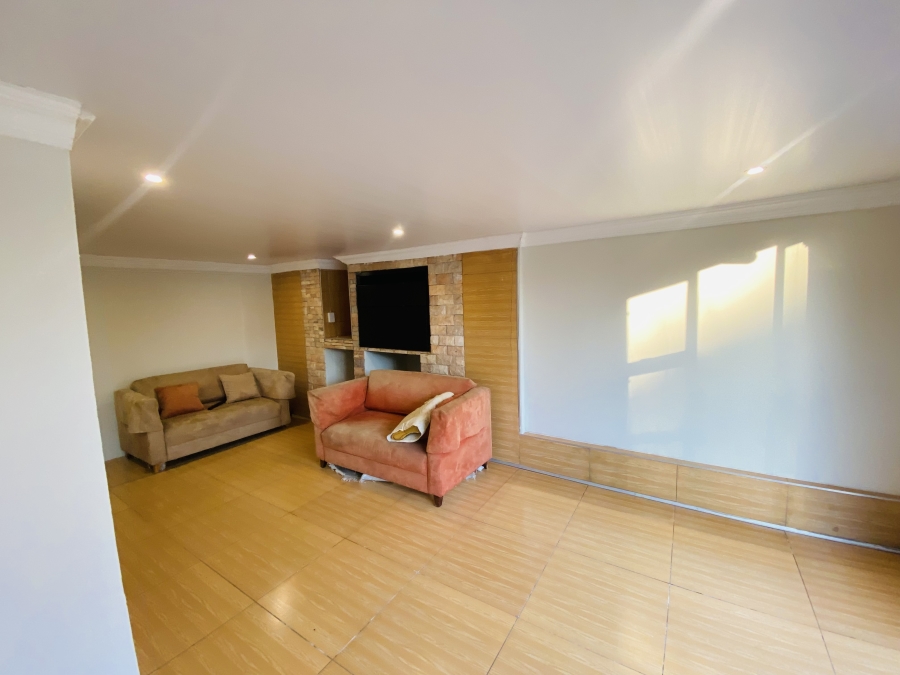 To Let 1 Bedroom Property for Rent in Randhart Gauteng