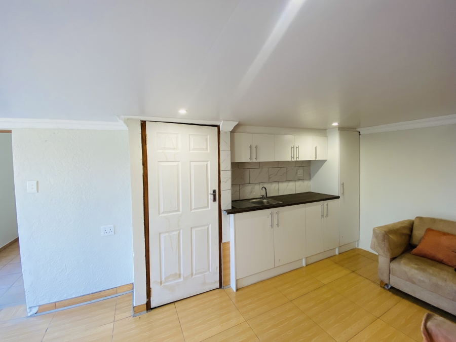 To Let 1 Bedroom Property for Rent in Randhart Gauteng