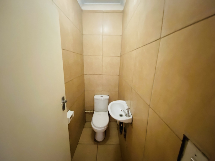 To Let 1 Bedroom Property for Rent in Randhart Gauteng