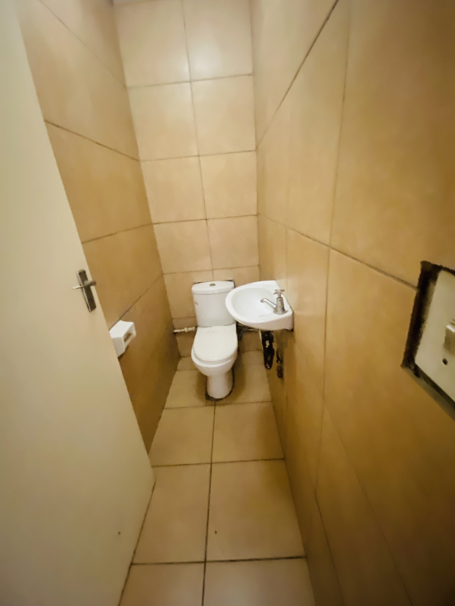To Let 1 Bedroom Property for Rent in Randhart Gauteng