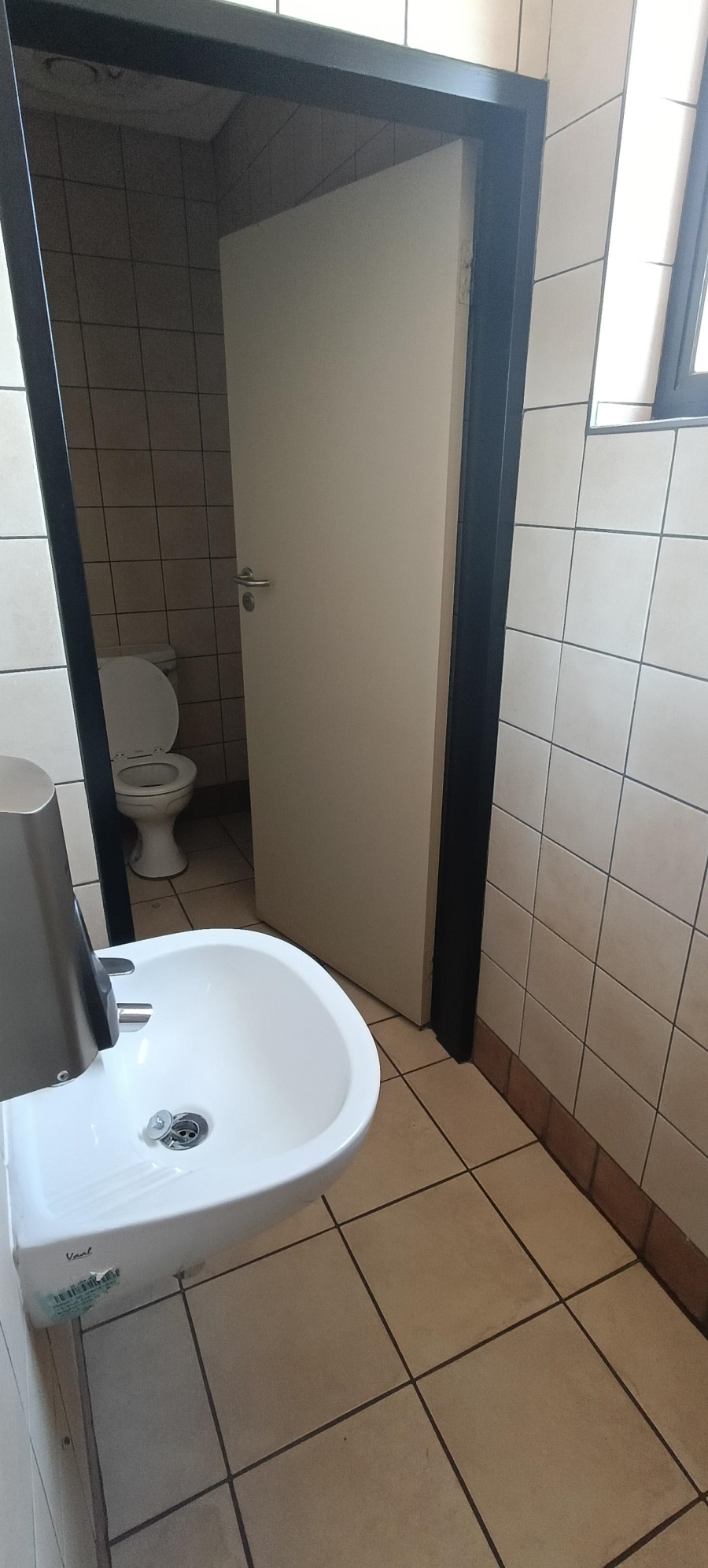 To Let Commercial Property for Rent in Faerie Glen Gauteng