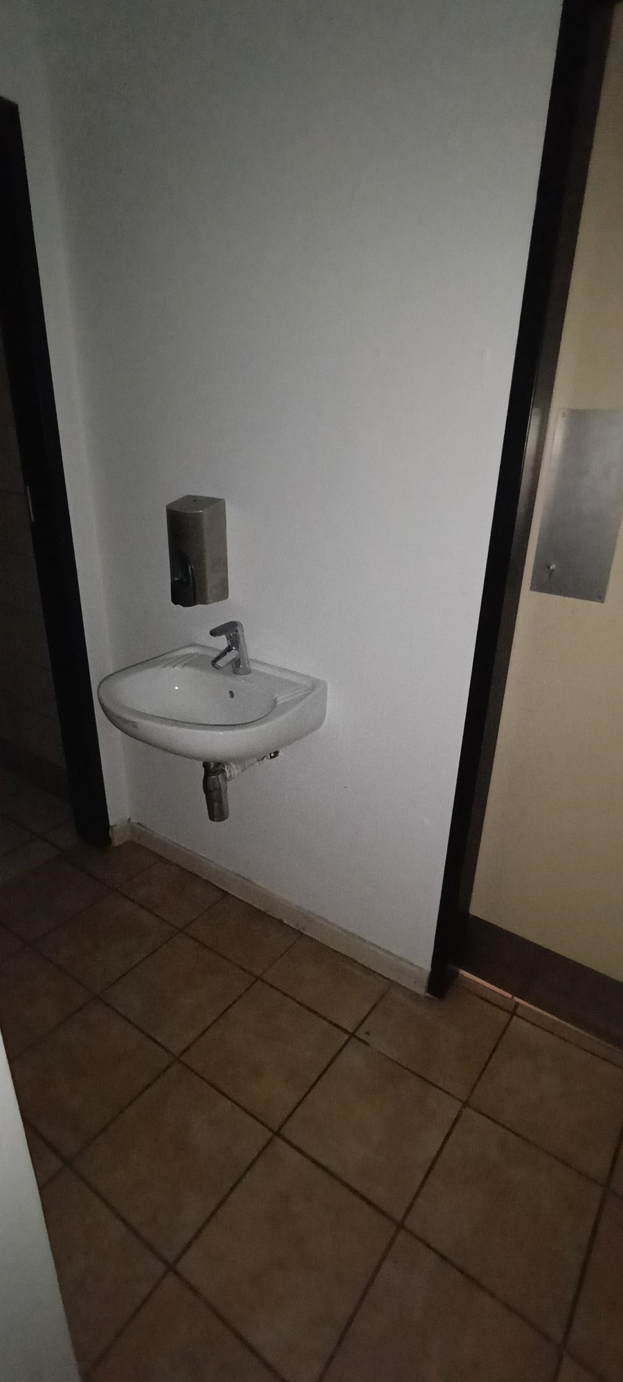 To Let Commercial Property for Rent in Faerie Glen Gauteng