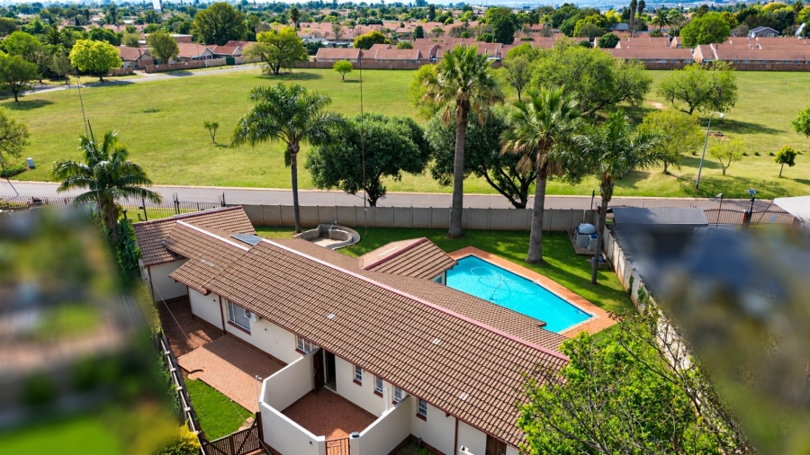 3 Bedroom Property for Sale in Pierre Van Ryneveld Gauteng