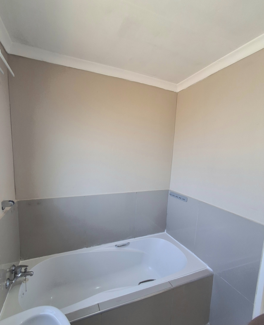 2 Bedroom Property for Sale in Vanderbijlpark CE 7 Gauteng